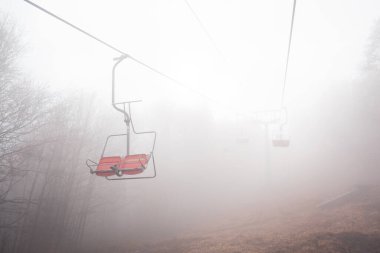 Ukrayna 'daki Karpat Dağları' nda teleferik.
