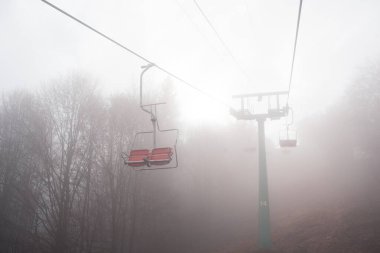  Ukrayna 'daki Karpat Dağları' nda teleferik.