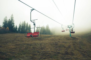  Ukrayna 'daki Karpat Dağları' nda teleferik.