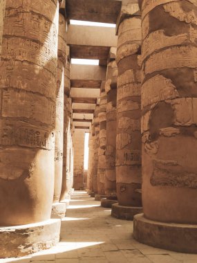 Deir el-Bahari ya da Dayr al-Bahri, Mısır 'ın başkenti Luxor' un batı kıyısında yer alan bir morg tapınağı ve mezar kompleksi.