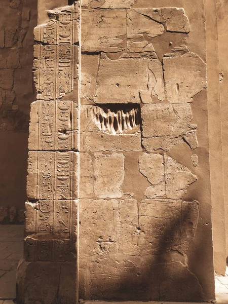 在埃及卢克索附近的卡尔纳克寺庙建筑群 Karnak Temple Complex 通常被称为卡尔纳克寺庙建筑群 Karnak 包括大量腐烂的寺庙 尖塔和其他建筑 — 图库照片