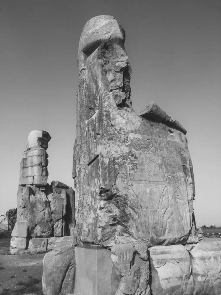 Colossos Memnon São Duas Estátuas Monumentais Que Representam Amenófis Iii — Fotografia de Stock