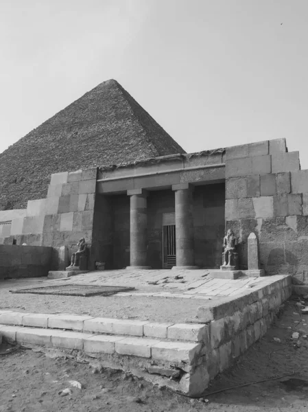 吉萨金字塔 Giza Pyramid Complex 也被称为吉萨死城 Giza Necropolis 是埃及大开罗吉萨高原上的一个遗址 — 图库照片