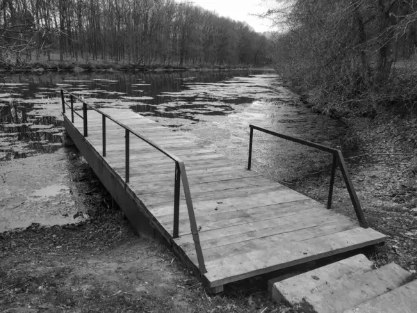 Bellissimo Paesaggio Molo Sul Fiume Campagna — Foto Stock