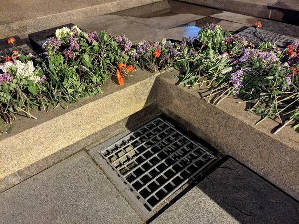 Blommor Minnesmärke Maj 2021 Nikolajev — Stockfoto