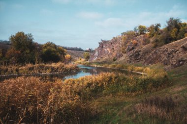 Krivyi Rih yakınlarındaki granit kayalıklı manzara