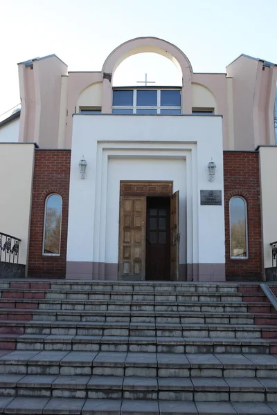 Modernes Kirchengebäude Der Stadt — Stockfoto