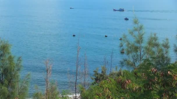 Dos barcos navegando en el mar azul — Vídeos de Stock