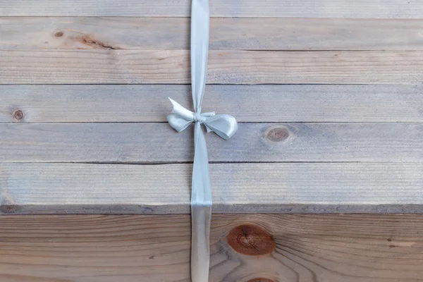 De doos van de gift op houten tafel — Stockfoto
