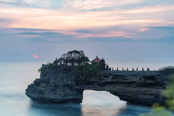 Tabanan Bali Indonesië 2018 Tanah Lot Tempel Natuurlijke Grot Aan — Stockfoto