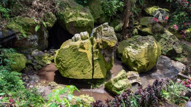 Goa Gajah Sığınak Ubud, Bali, Endonezya 'daki antik taş oymaları