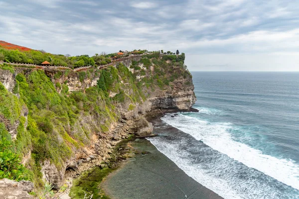 Uluwatu Tempel Klif Geconfronteerd Met Ruige Kust Uluwatu Bali Indonesië — Stockfoto