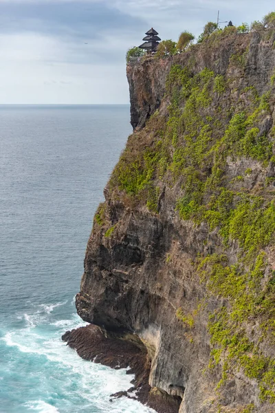 Uluwatu Tempel Klif Geconfronteerd Met Ruige Kust Uluwatu Bali Indonesië — Stockfoto