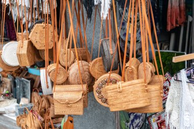 Bali 'deki sokak satıcıları. Tegallalang Bali / Endonezya - 11 / 05 / 2018