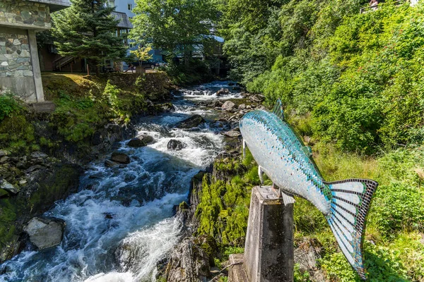 Rzeka Przepływająca Przez Creek Street Ketchikan Alaska — Zdjęcie stockowe