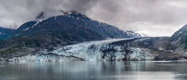 Margerie Παγετώνας Και Βουνά Μια Συννεφιασμένη Μέρα Στον Κόλπο Του — Φωτογραφία Αρχείου