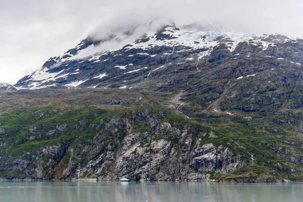 Montagne Oceano Con Cielo Nuvoloso Glacier Bay Alaska — Foto Stock