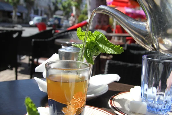 Tradycyjne marokańskie miętowej herbaty — Zdjęcie stockowe