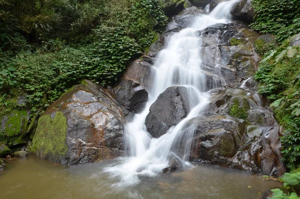 Huay kaew waterval — Stockfoto