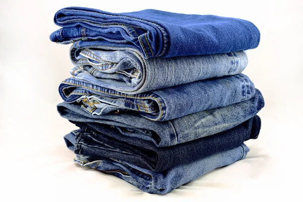 kot pantolon beyaz zemin üzerinde izole kazık