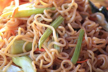 Kızarmış şehriye Tay