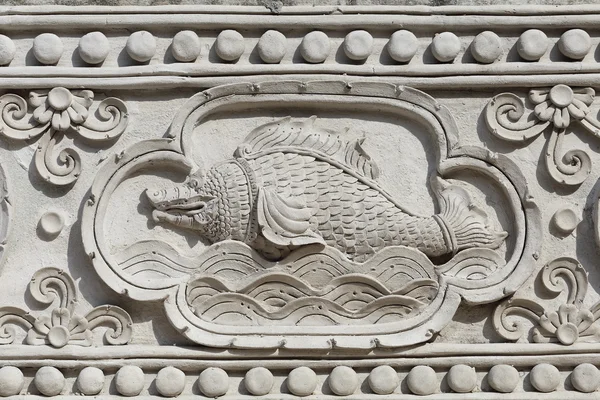 Güzel bir desen oyma.