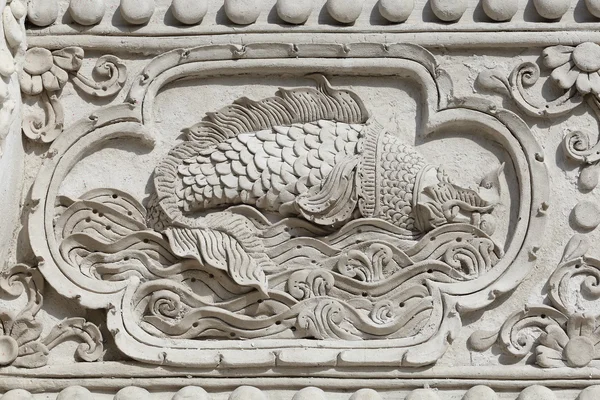 Güzel bir desen oyma.