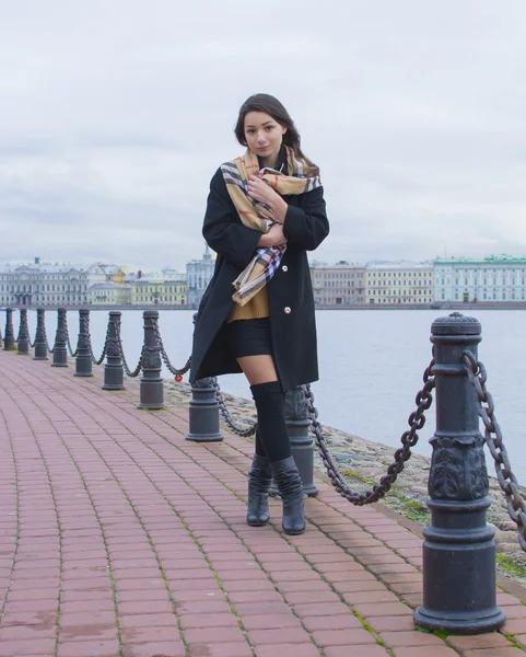 La fille sur le front de mer — Photo