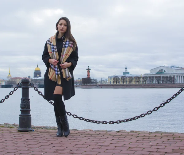 La fille sur le front de mer — Photo