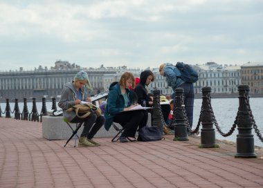 Rusya Saint Petersburg Temmuz 2016 öğrenciye ders açık havada bir