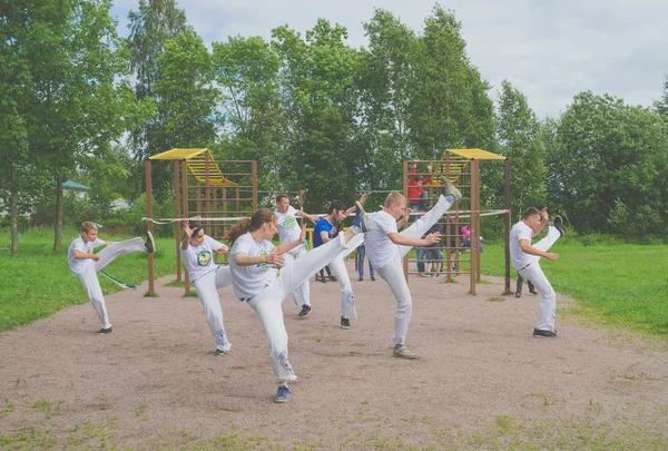 Rusia Nikolskoe julio 2016 competición en crossfit actos capoeira —  Fotos de Stock