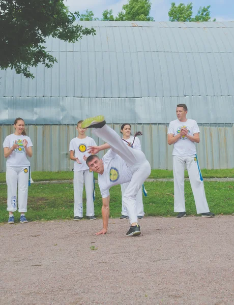 Rusia Nikolskoe julio 2016 competición en crossfit stands bailarina, capoeira —  Fotos de Stock