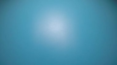 Erkek eli düşer ve haplar düşer.