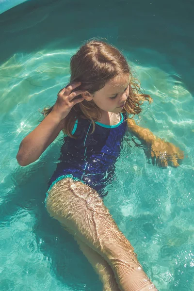 Girl Child Splashing Pool Street — Stock Photo, Image
