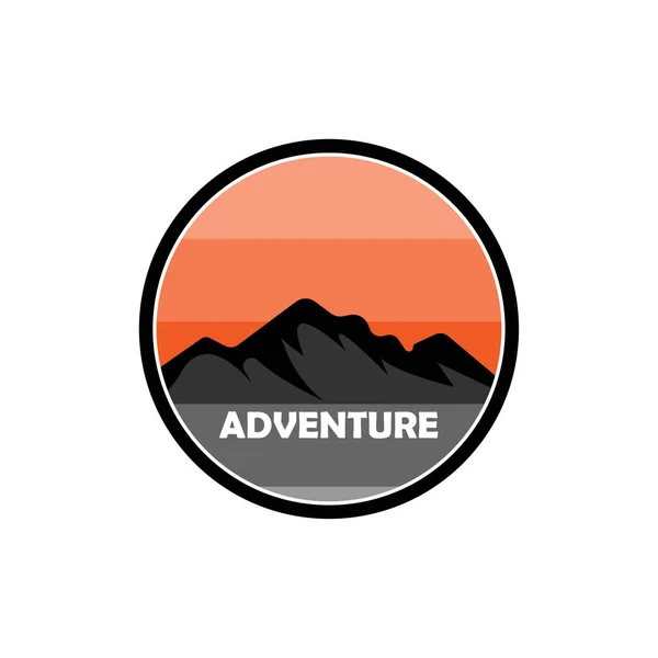 Simple Mountain Icon Logo Template Design Vector Outdoor Mountain Climbing — Stock Vector