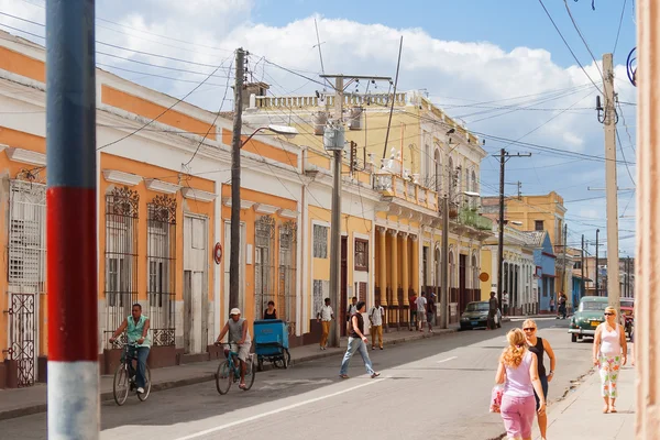 MATANZAS, CUBA - February 5, 2008. One of streets in the center of colonial town of Matanzas, Cuba. — Stock Photo, Image