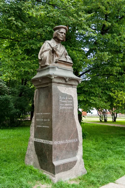 Monument Michael Agricola à Vyborg. Russie . — Photo