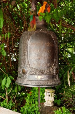 Sakral çan Wat Saket Ratcha Wora Maha Wihan (altın Mount) içinde. Bangkok, Tayland.