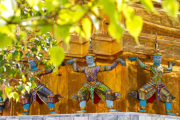 王宮、バンコク、タイを彫刻します。ワット ・ プラ ・ ケオ. — ストック写真