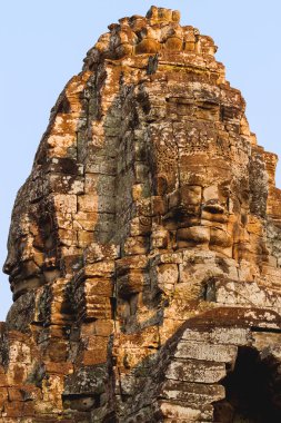 Kule Angkor Wat, Kamboçya'da karmaşık bir tapınak yüzleri ile