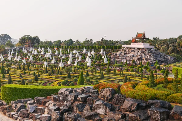 Nong Nooch Tropical Garden in Pattaya, Thailand. Panorama landscape view of formal garden. — Stock Photo, Image