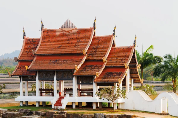 Nong Nooch Tropical Garden en Pattaya, Tailandia. Pagoda asiática . — Foto de Stock