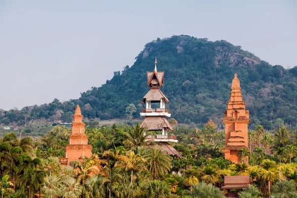 Nong Nooch Tropical Garden in Pattaya, Thailand. Panorama landsc — Stock Photo, Image