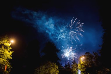 Fireworks uygulamasında Moskova şehir (Moscow region). Zafer Bayramı, 9 Mayıs 2016. Rusya.