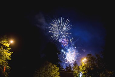 Fireworks uygulamasında Moskova şehir (Moscow region). Zafer Bayramı, 9 Mayıs 2016. Rusya.