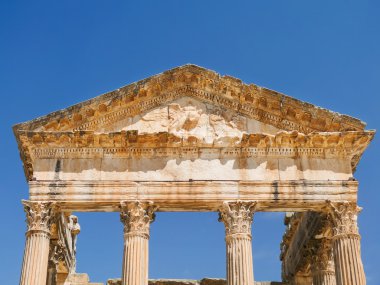 Dougga, Roma Harabeleri. Tunus'ta Unesco Dünya Mirası. Mimari detay - antik tiyatro revak.