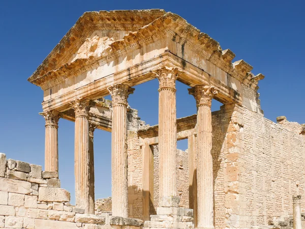 Dougga, ρωμαϊκά ερείπια. Μνημείο παγκόσμιας πολιτιστικής κληρονομιάς στην Τυνησία. — Φωτογραφία Αρχείου