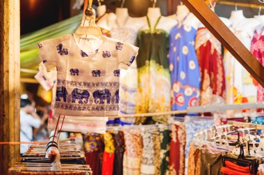 Satılık Hediyelik eşya içinde belgili tanımlık çarşı, Siem Reap, Kamboçya. 