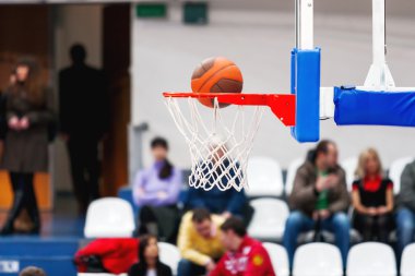 Soyut spor Basketbol çember ile arka plan. Spor donatımı için takım oyunu. Sepet topu girer.