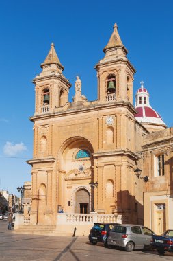MARSAXLOKK, Malta - 21 Şubat 2010. Kilise Pompeii. Sokak hayatı.